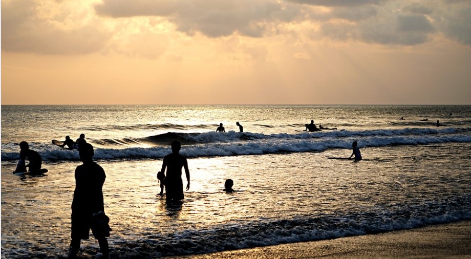 ombak pantai kuta