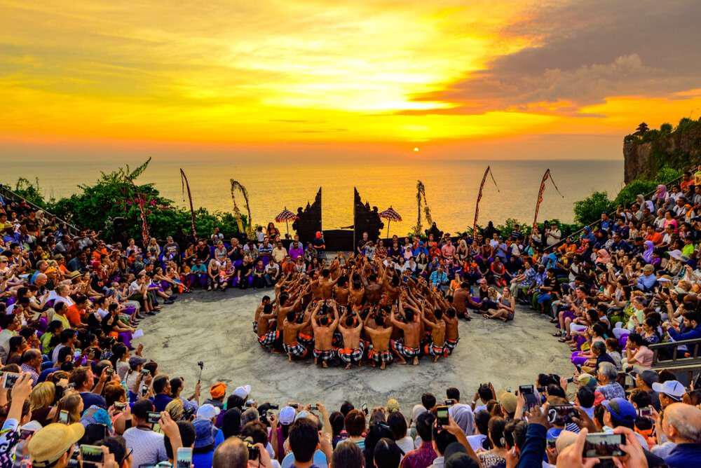 tari kecak uluwatu