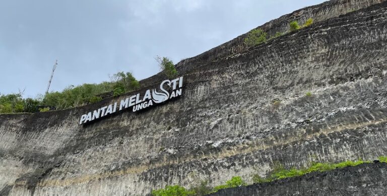 pantai melasti dimana