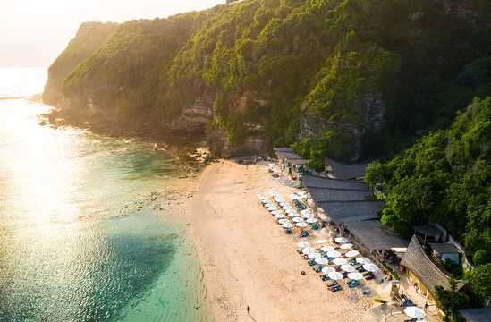 Sundays Beach Club