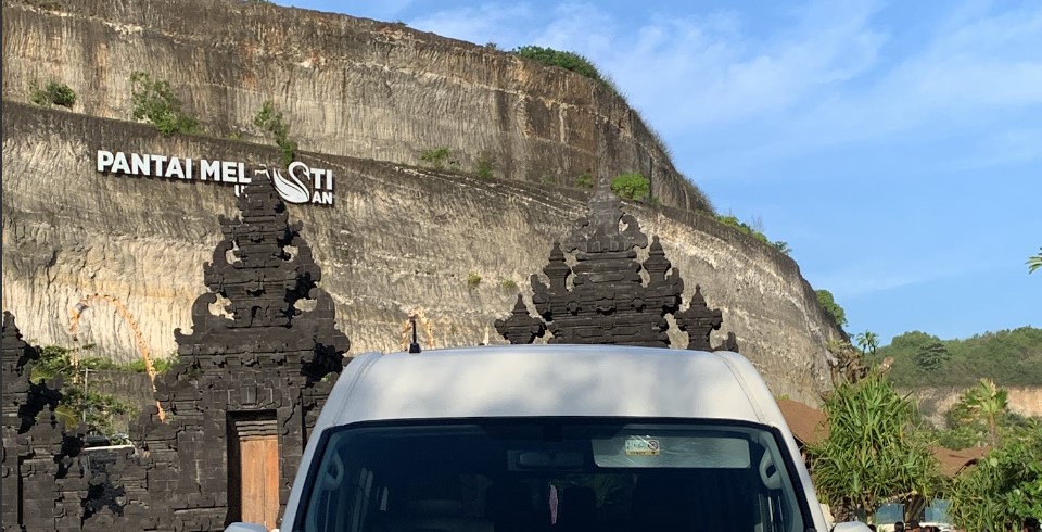 transportasi pantai melasti