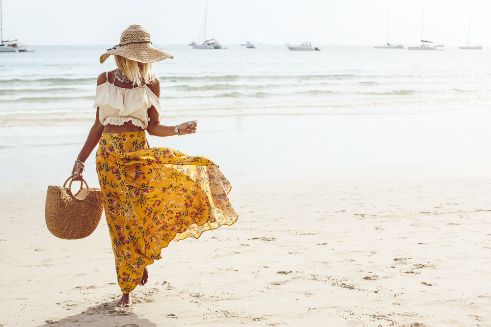 warna baju yang cocok untuk ke pantai