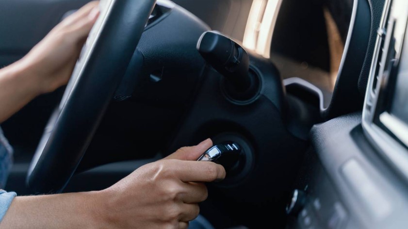 alasan mobil tidak bisa distarter tapi lampu menyala 
