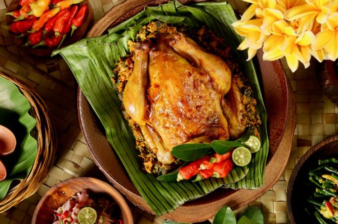 Ayam Betutu Berasal dari Daerah Bali yang Wajib Dicoba | Blog Get & Ride