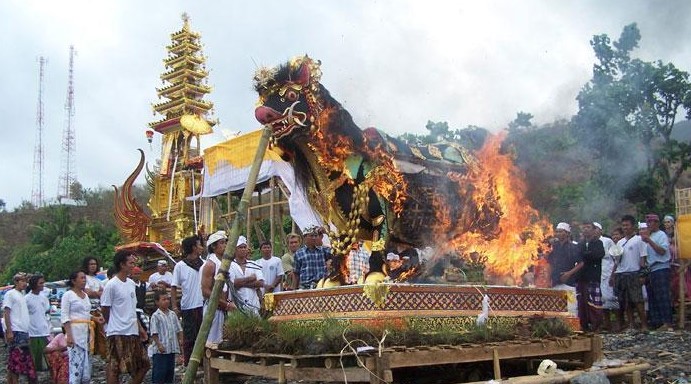 gambar upacara adat bali ngaben
