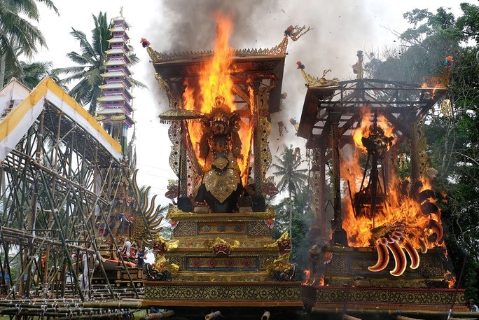 Upacara Adat Bali Ngaben