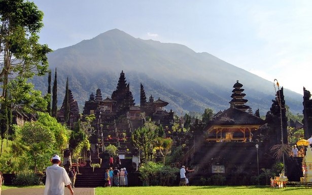 pendakian gunung di bali ditutup