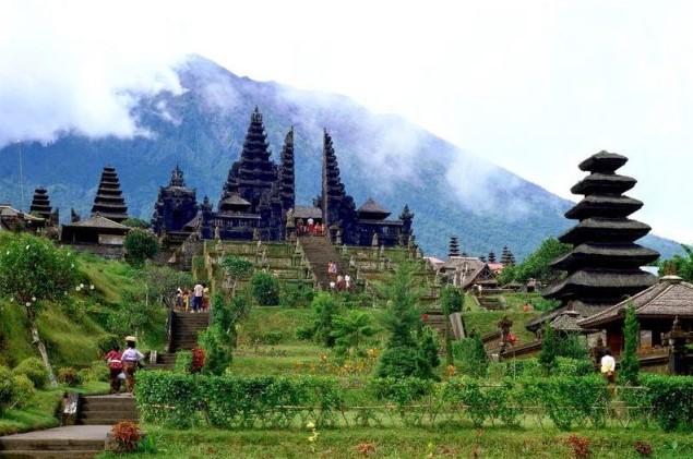 gunung di bali tutup