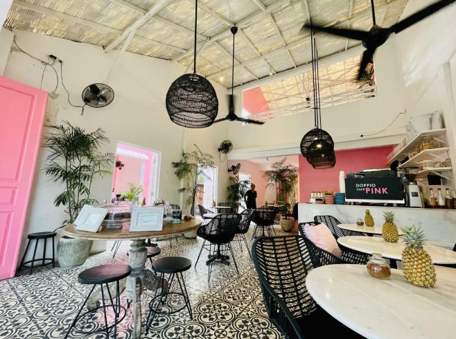 Doppio cafe pink bali