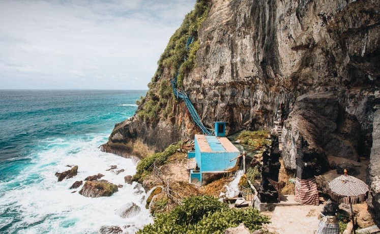 Guyangan Waterfall Nusa Penida bali