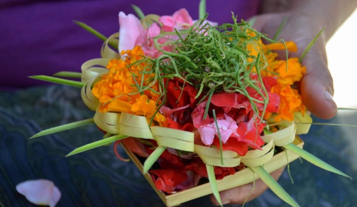 makna canang sari