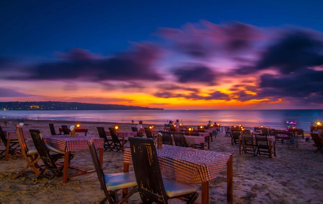 pantai jimbaran yang bagus dan eksotis