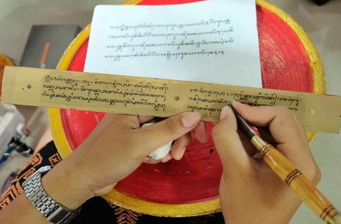 apa saja perbedaan aksara jawa dan aksara bali