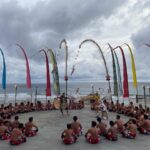 pola lantai tari kecak adalah