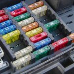 fungsi fuse pada sistem rangkaian kelistrikan adalah