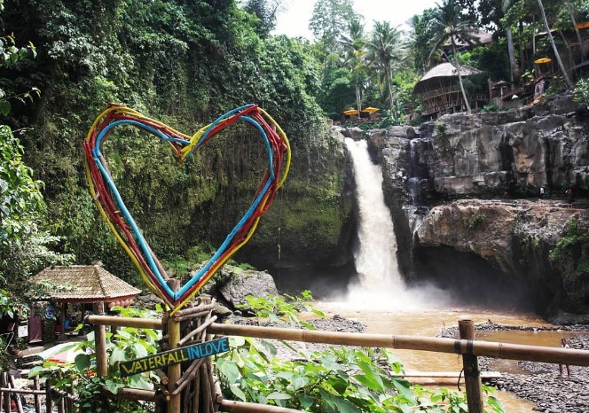 tegenungan waterfall location