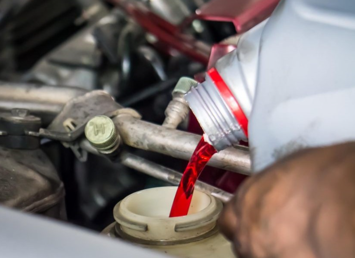 ganti oli transmisi mobil manual