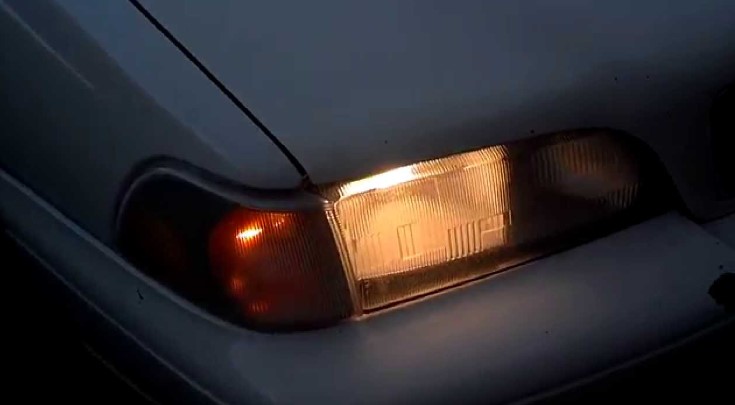 lampu kepala mobil