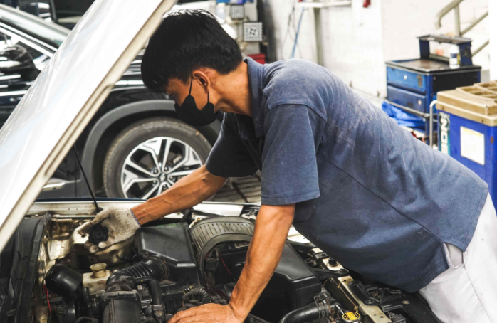 biaya servis mobil di bengkel umum
