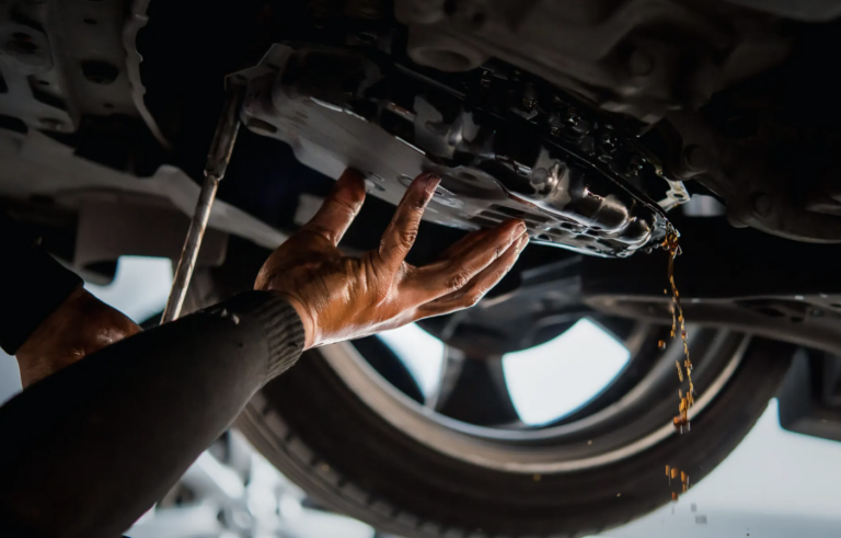 penggantian oli transmisi pada mobil manual setiap jarak tempuh pada kelipatan