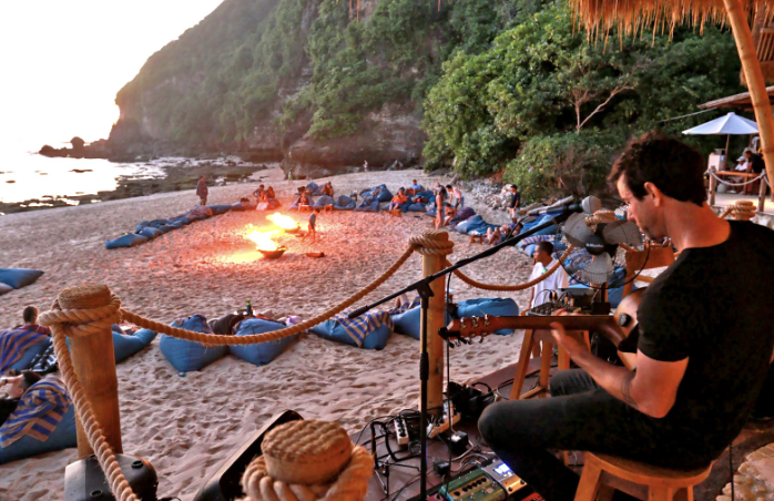 sunday beach club lokasi