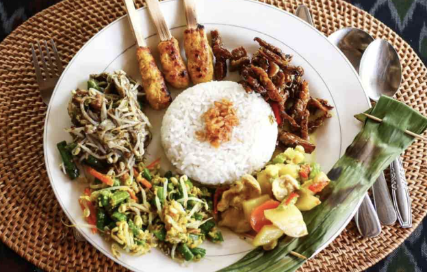 makanan khas suku bali adalah