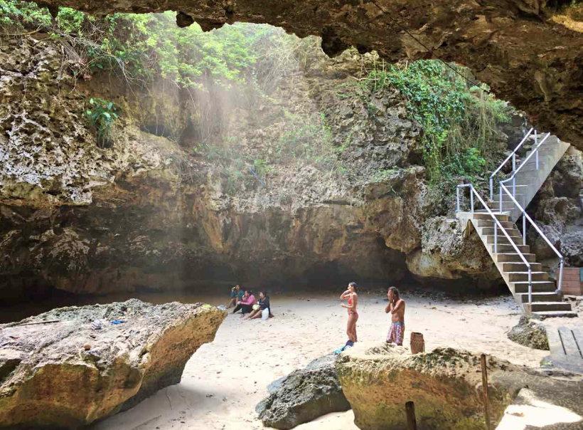 pantai suluban uluwatu