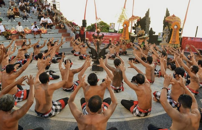 tarian yang berasal dari bali adalah