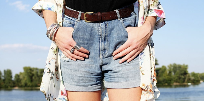 outfit ke pantai celana pendek
