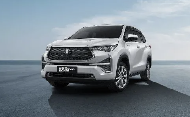 toyota innova zenix v