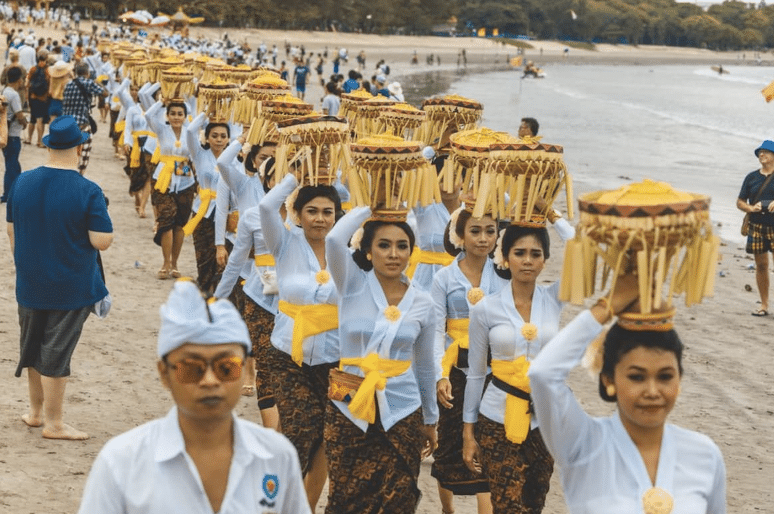 upacara adat bali melasti