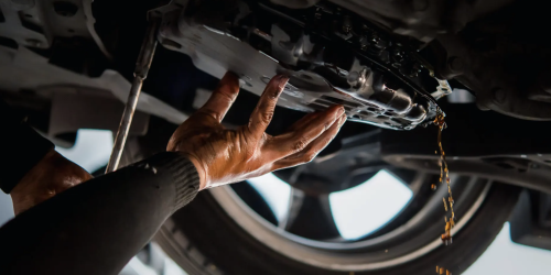 penggantian oli transmisi pada mobil manual setiap jarak tempuh pada kelipatan