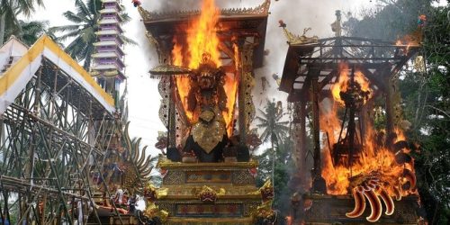 Upacara Adat Bali Ngaben