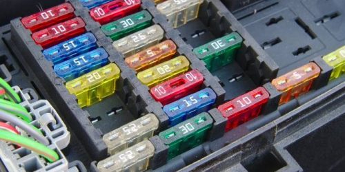 fungsi fuse pada sistem rangkaian kelistrikan adalah