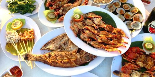 ibu hamil makan seafood