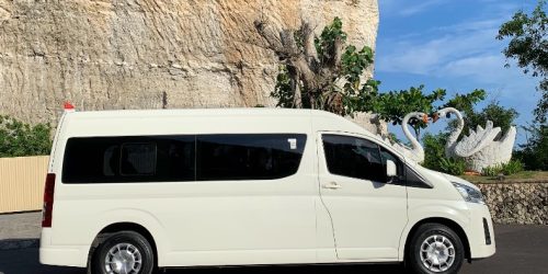 mobil pariwisata kecil