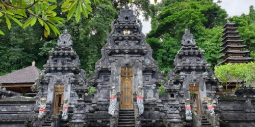 Pura Goa Lawah terletak di Kabupaten
