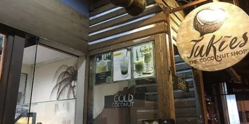 tukies coconut shop ubud