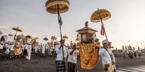 upacara melasti adalah